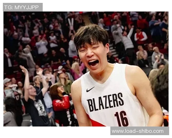 开拓者前线记者小傅期待小杨在篮球场上展现真实自我的那一天